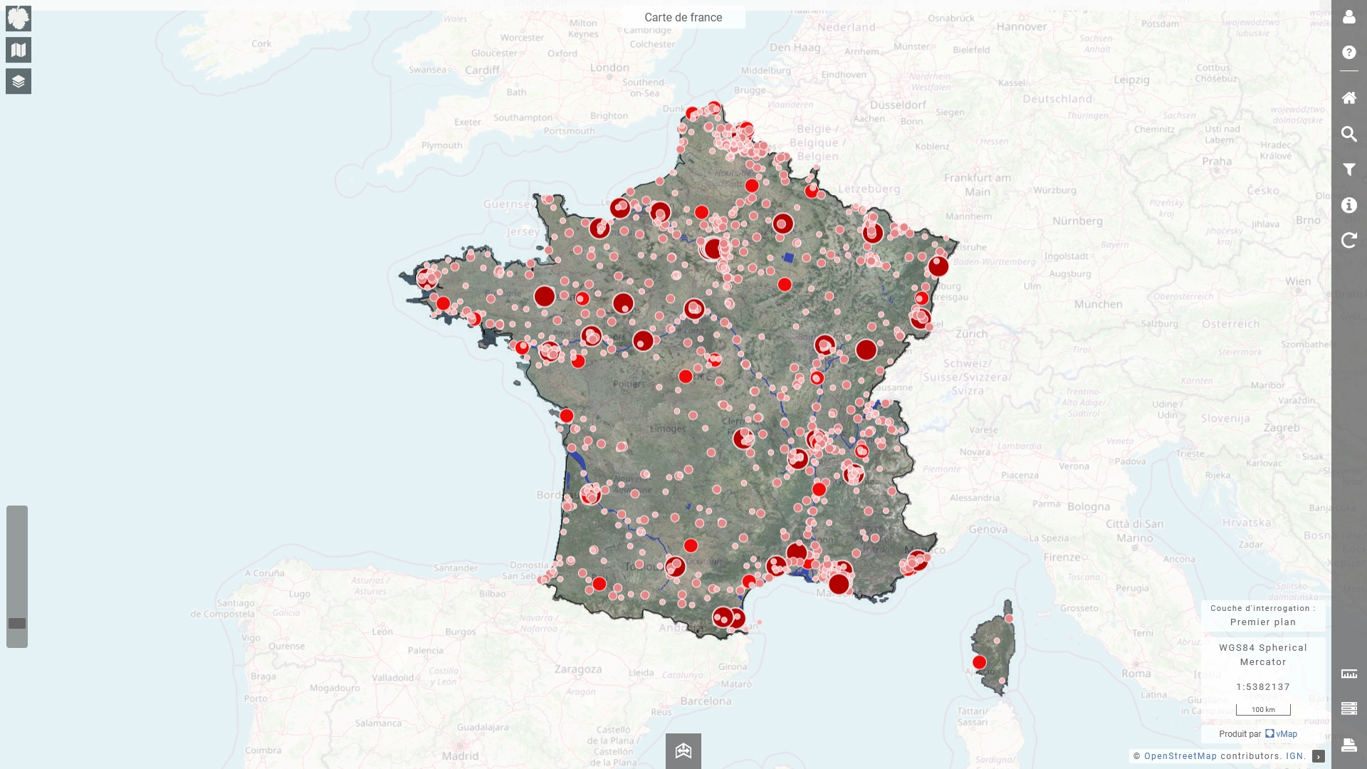Carte montrant un ensemble de symboles différents (points et polygones) sur différentes couches et fonds de plan.